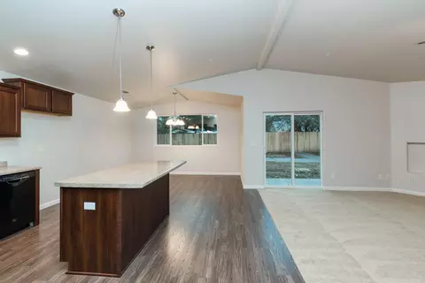 2623 Russell St, Redding, CA 96001 photo 5