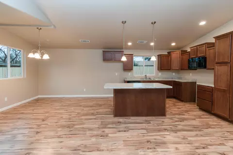 2625 Russell St, Redding, CA 96001 photo 6