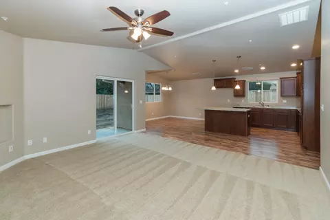 2625 Russell St, Redding, CA 96001 photo 4