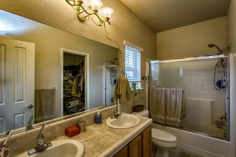 990 Domain Way, Redding, CA 96003 photo 17