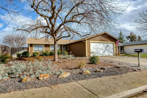 3749 Pluto St, Redding, CA 96002 photo 2
