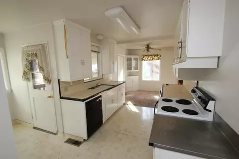 3235 Sunset Dr, Redding, CA 96001 photo 9