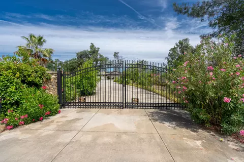 7198 Bohn Blvd, Anderson, CA 96007 photo 2