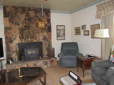 1148 Lorraine Dr, Redding, CA 96002 photo 4