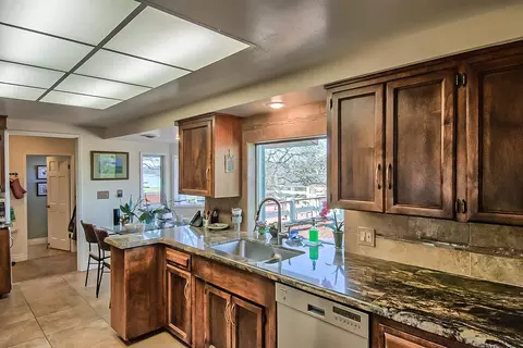 3274 Wilshire Dr, Redding, CA 96002 photo 9