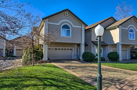 779 Oakhurst Trl, Redding, CA 96003 photo 2