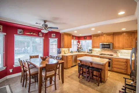 1636 Spanish Bay Dr, Redding, CA 96003 photo 8