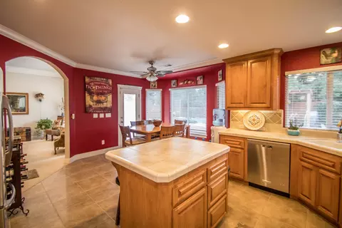 1636 Spanish Bay Dr, Redding, CA 96003 photo 10
