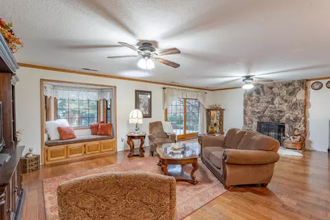 2736 Wyndham Ln, Redding, CA 96001 photo 5