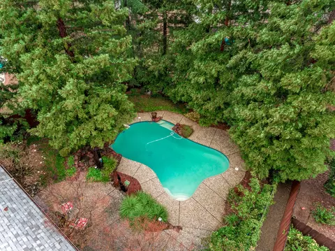 2736 Wyndham Ln, Redding, CA 96001 photo 2
