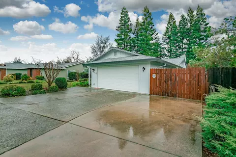 2736 Wyndham Ln, Redding, CA 96001 photo 3