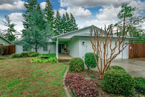 2736 Wyndham Ln, Redding, CA 96001 photo 1