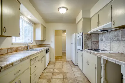 2597 Belladonna St, Redding, CA 96002 photo 2