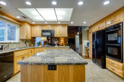 2820 Balaton Ave, Redding, CA 96001 photo 12
