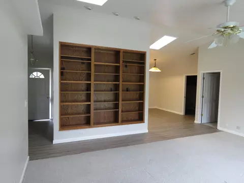 2515 Viking Way, Redding, CA 96003 photo 4