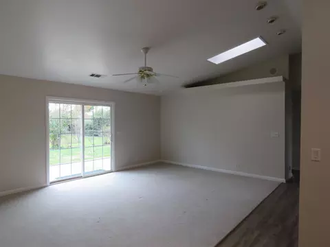 2515 Viking Way, Redding, CA 96003 photo 2
