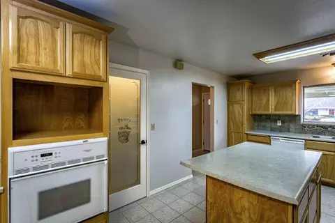 7295 Amigo Way, Redding, CA 96002 photo 5