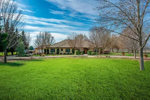 7600 Mohegan Ct, Redding, CA 96002 photo 2