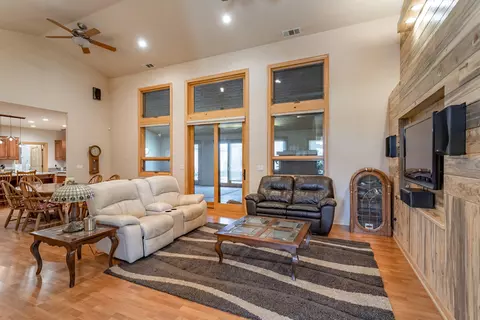 7600 Mohegan Ct, Redding, CA 96002 photo 6