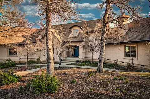 7925 Deer Hollow Ct, Redding, CA 96001 photo 1