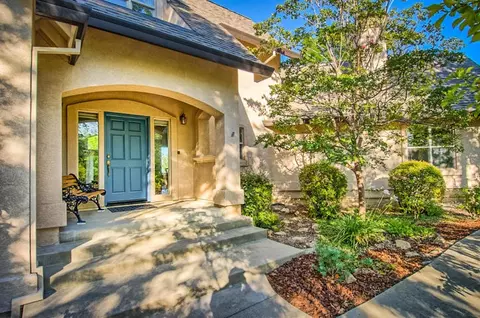 7925 Deer Hollow Ct, Redding, CA 96001 photo 2