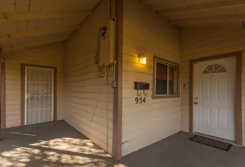 954 West St, Redding, CA 96001 photo 2