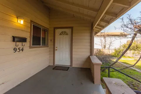 954 West St, Redding, CA 96001 photo 3