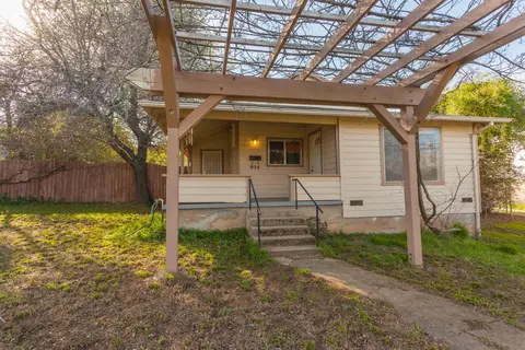 954 West St, Redding, CA 96001 photo 1