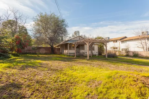 954 West St, Redding, CA 96001 photo 5