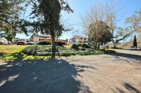 825 Lakeside Dr, Red Bluff, CA 96080 photo 1