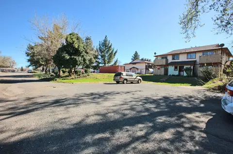 825 Lakeside Dr, Red Bluff, CA 96080 photo 2