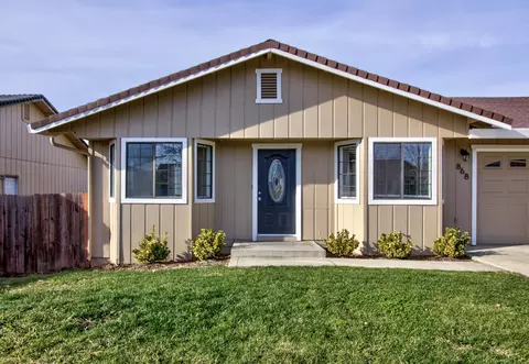 868 Springer Dr, Redding, CA 96003 photo 2