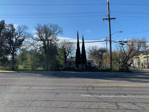 1701 E Cypress Ave, Redding, CA 96002 photo 2