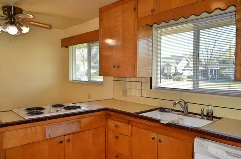 1856 Garden Ave, Redding, CA 96001 photo 2