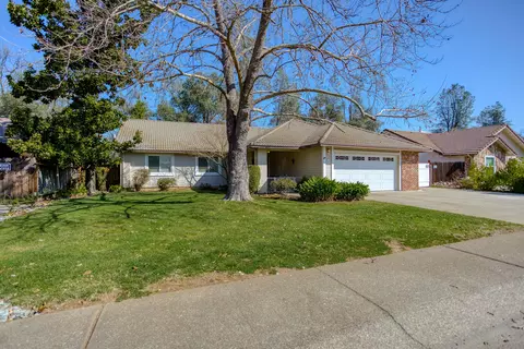 1521 Arroyo Manor Dr, Redding, CA 96003 photo 1