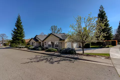 1677 St Andrews Dr, Redding, CA 96003 photo 3