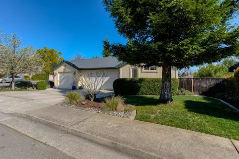 1677 St Andrews Dr, Redding, CA 96003 photo 4