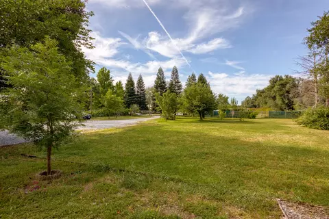 20202 Blue Jay Dr, Redding, CA 96002 photo 3