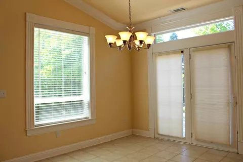 542 Castenda Dr, Redding, CA 96003 photo 9