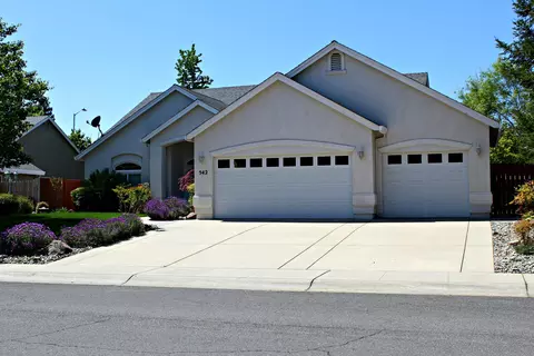 542 Castenda Dr, Redding, CA 96003 photo 1