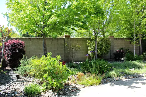 542 Castenda Dr, Redding, CA 96003 photo 25