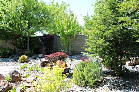 542 Castenda Dr, Redding, CA 96003 photo 27