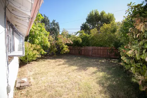 2565 Sacramento Dr, Redding, CA 96001 photo 2