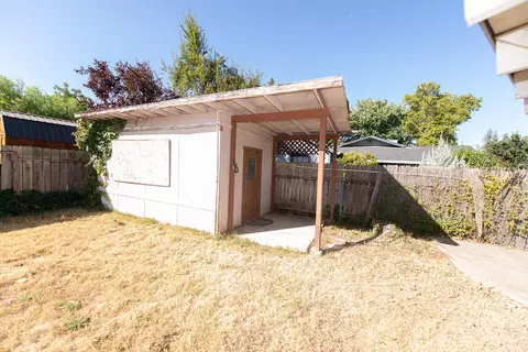 2565 Sacramento Dr, Redding, CA 96001 photo 3