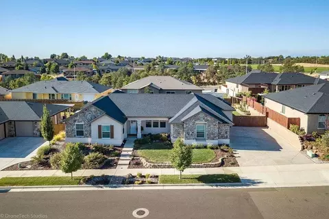 439 Belvedere Dr, Redding, CA 96003 photo 1