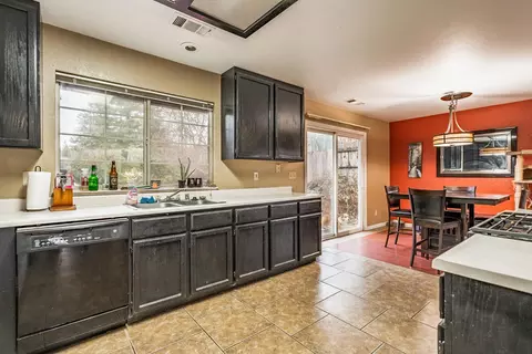 520 Springer Dr, Redding, CA 96003 photo 4