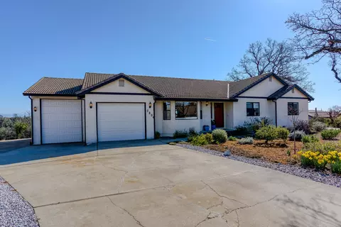 2804 Panorama Dr, Redding, CA 96003 photo 1