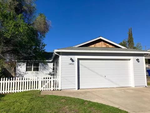 1450 Pleasant St, Redding, CA 96001 photo 1