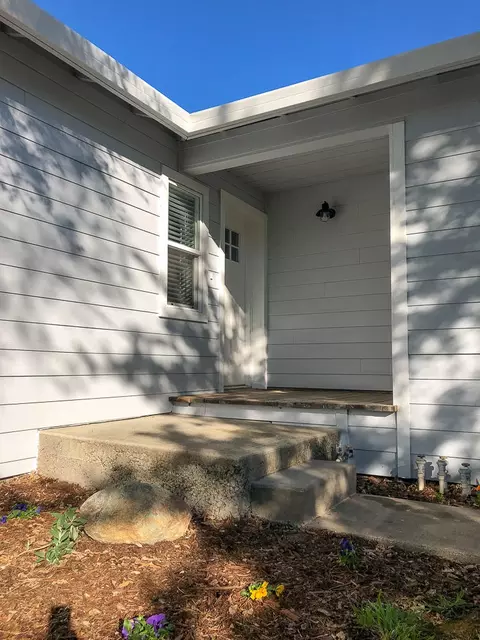 1450 Pleasant St, Redding, CA 96001 photo 3