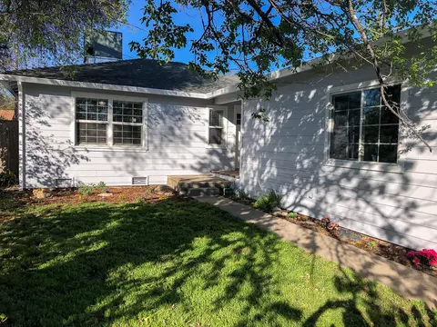 1450 Pleasant St, Redding, CA 96001 photo 2